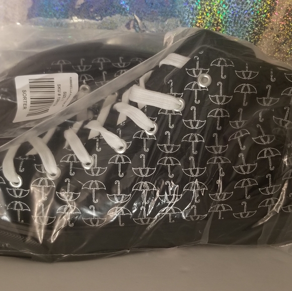 Umbrella Academy Cosplay Hi-Top Sneakers - Picture 4 of 5